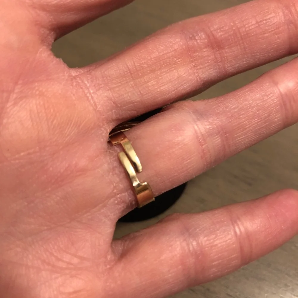 Elegant Gold Tone and Multicolor Faux Gemstone Ring
